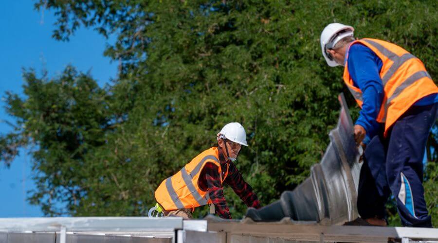 Roof maintenance in Dayton, WY